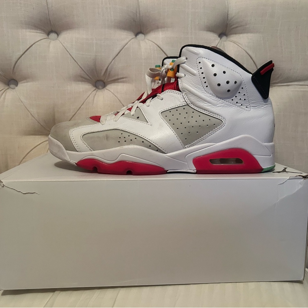 Nike Jordan 6 Hare’s White and Red Sneakers